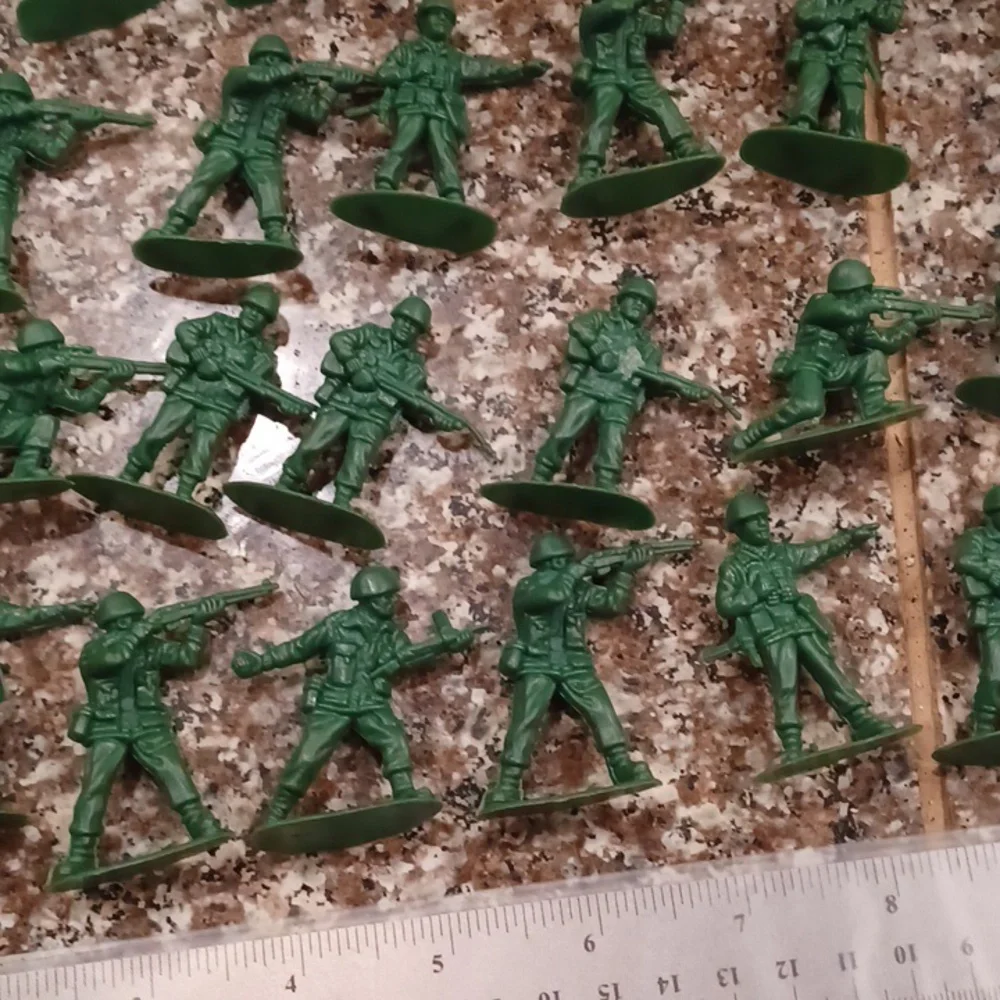 Green Toy Soldier Figures 20 - Picture 4 of 5